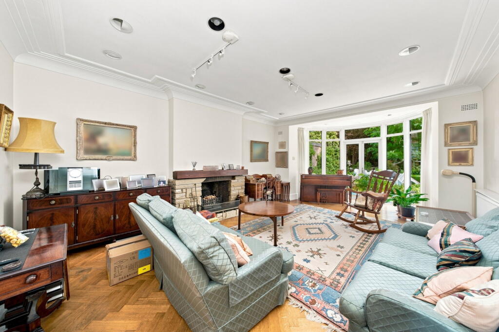 House in London - View 5