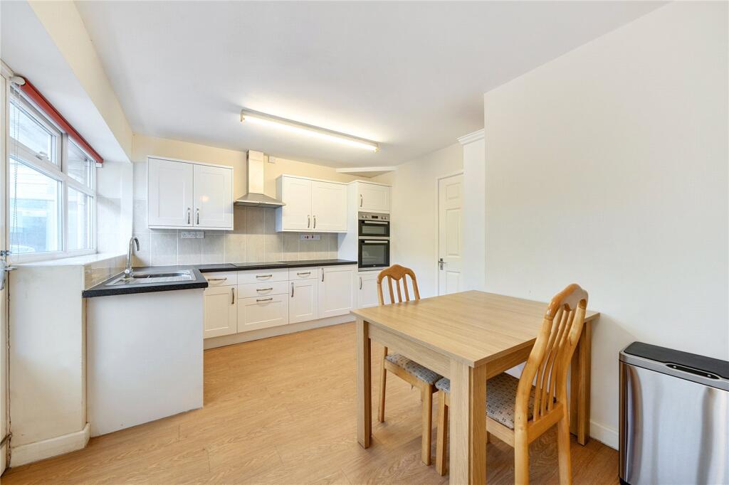 House in Dudley - View 4