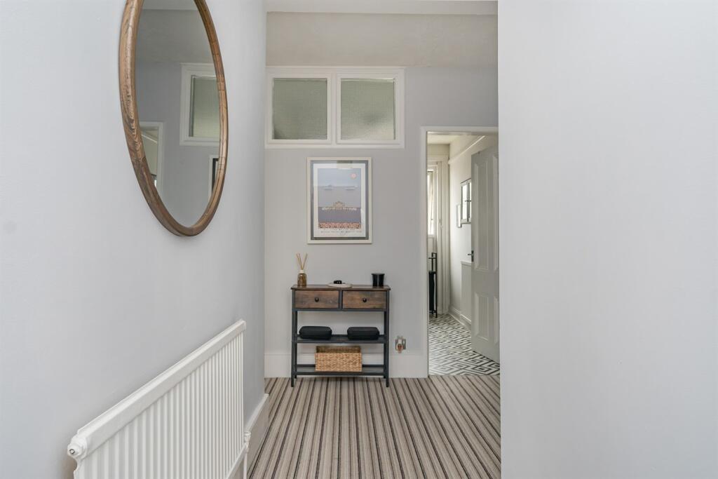 Apartment in Worthing, Broadwater - View 2
