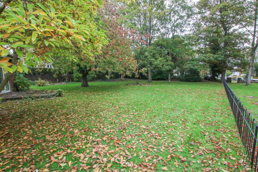 York Road, Scawthorpe, Doncaster photo 3