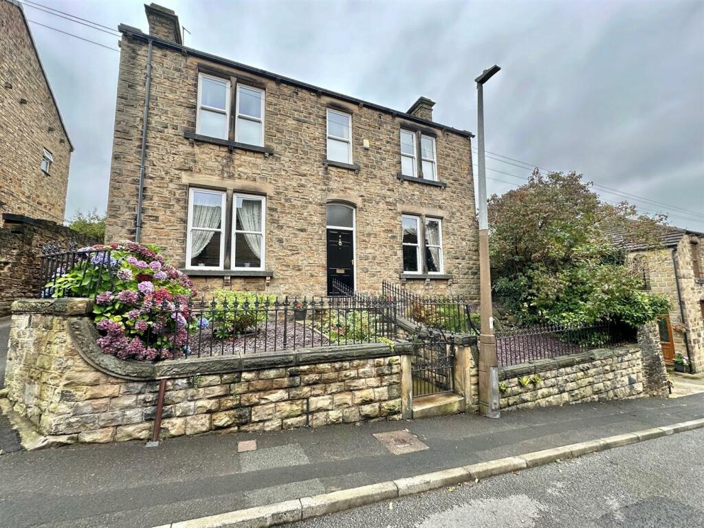 4-bed detached on Bank Street, Mirfield, £450,000