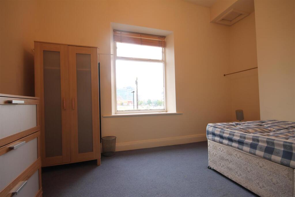 Apartment in Newcastle upon Tyne - View 3
