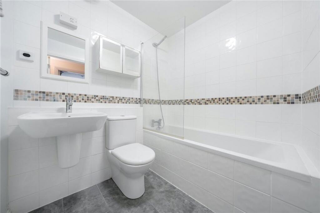 Apartment in London - More