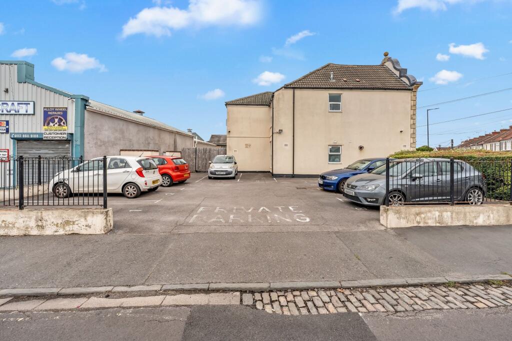 Apartment in Bristol - More