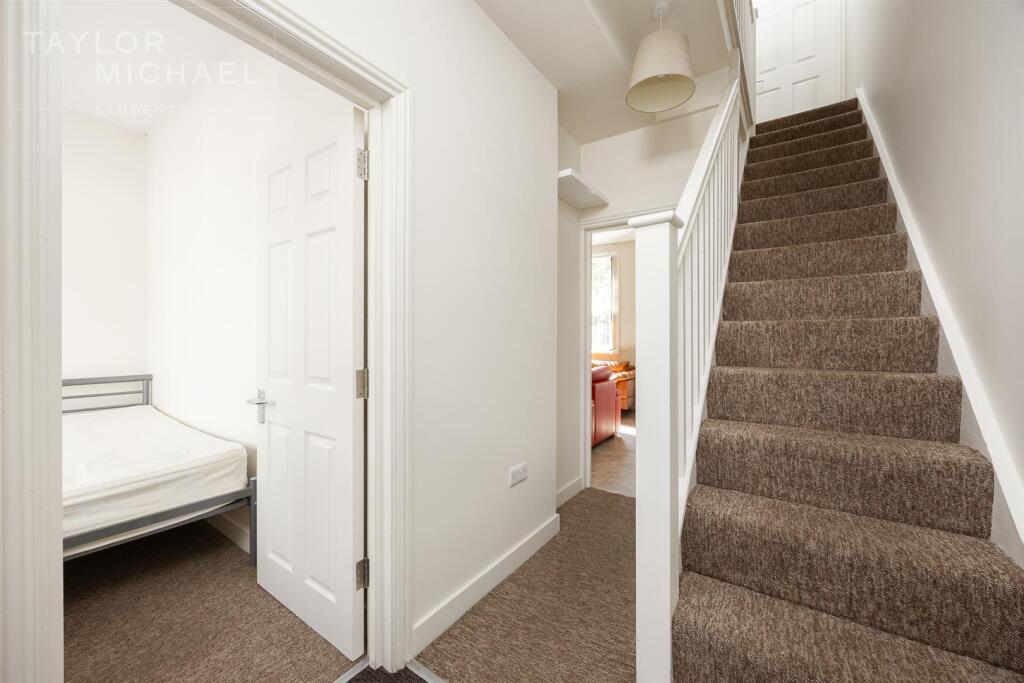 6 bedroom terraced house for rent
