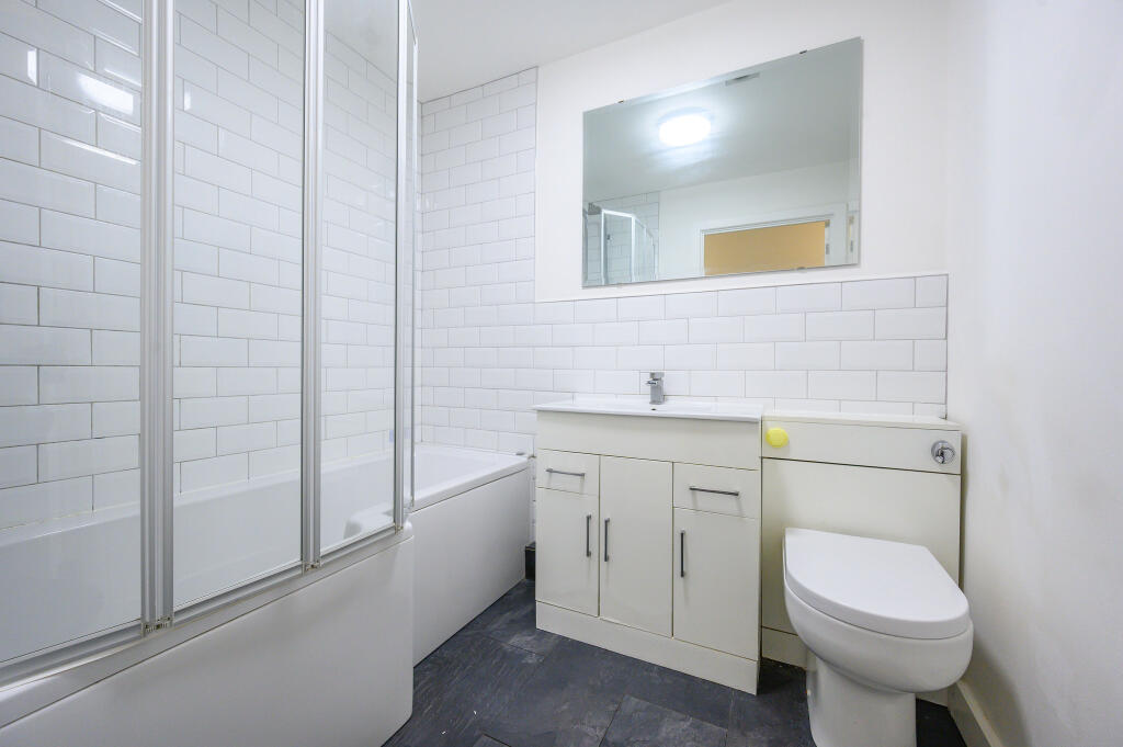 Apartment in Northampton, West Northamptonshire - View 4