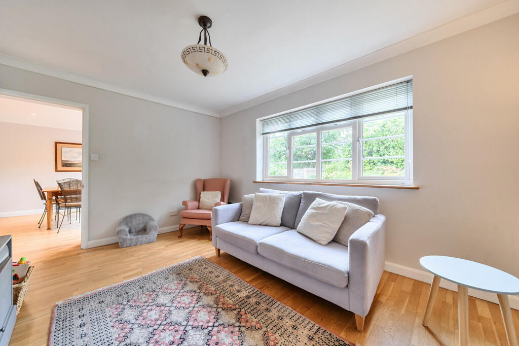 House in Surrey Heath, Surrey - View 4