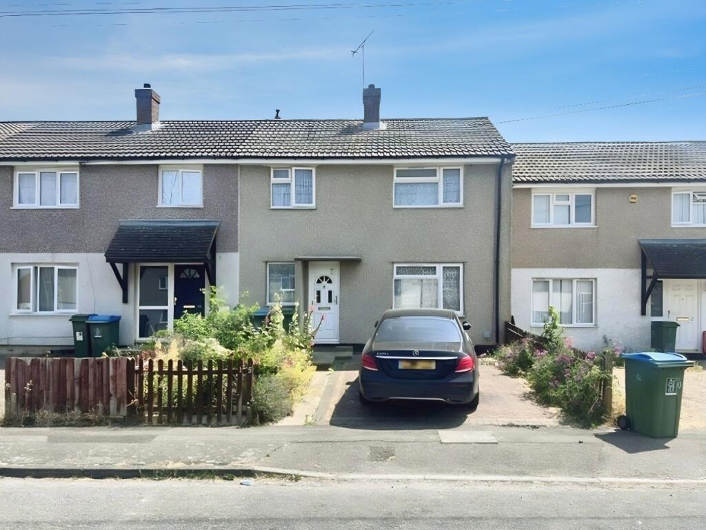 Main image of property: Carlton Close, Aylesbury, Buckinghamshire, HP19