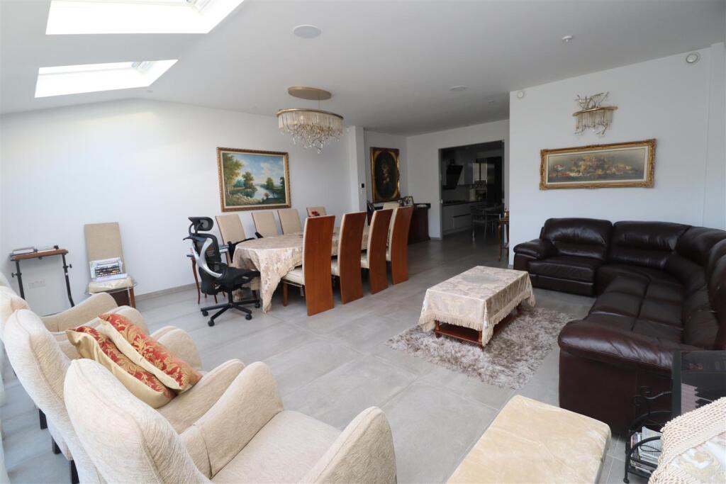 House in London, Golders Green - View 3