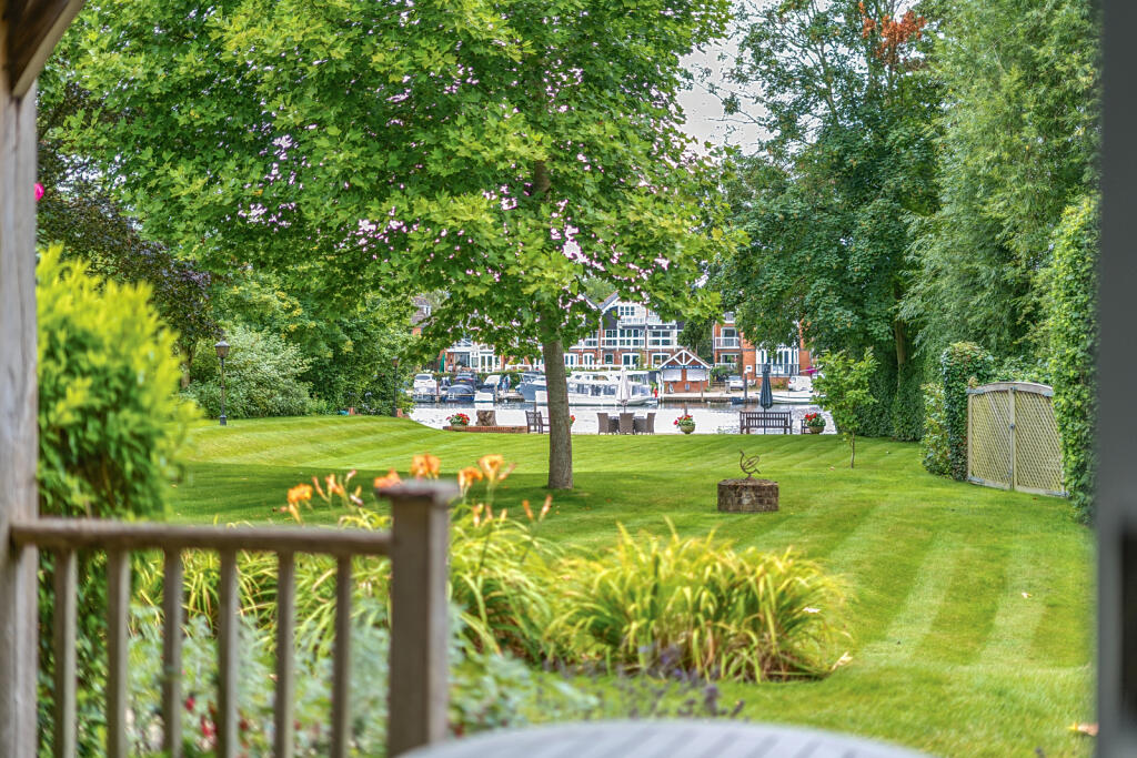 Main image of property: Remenham Row, Wargrave Road, Henley-on-Thames, Berkshire, RG9