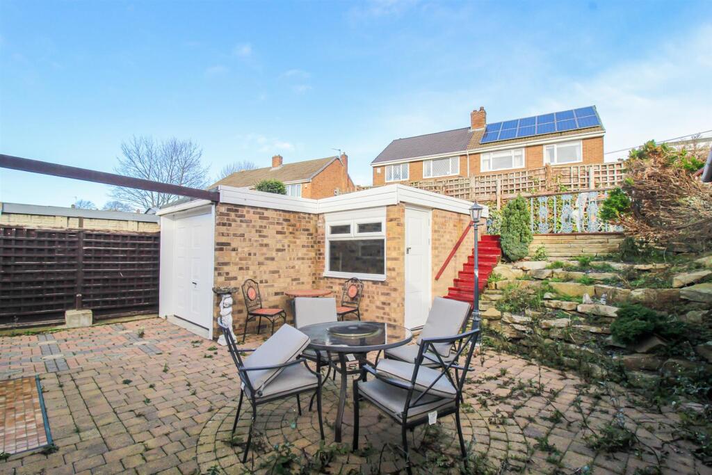 Cleveland Avenue, Lupset Park, Wakefield - More
