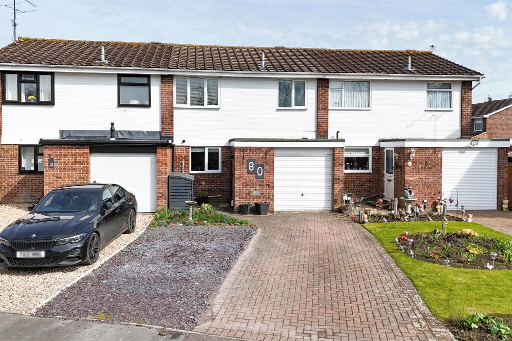 3-bed terraced on Lillibrooke Crescent, Maidenhead, Berkshire, SL6 3XQ, £500,000