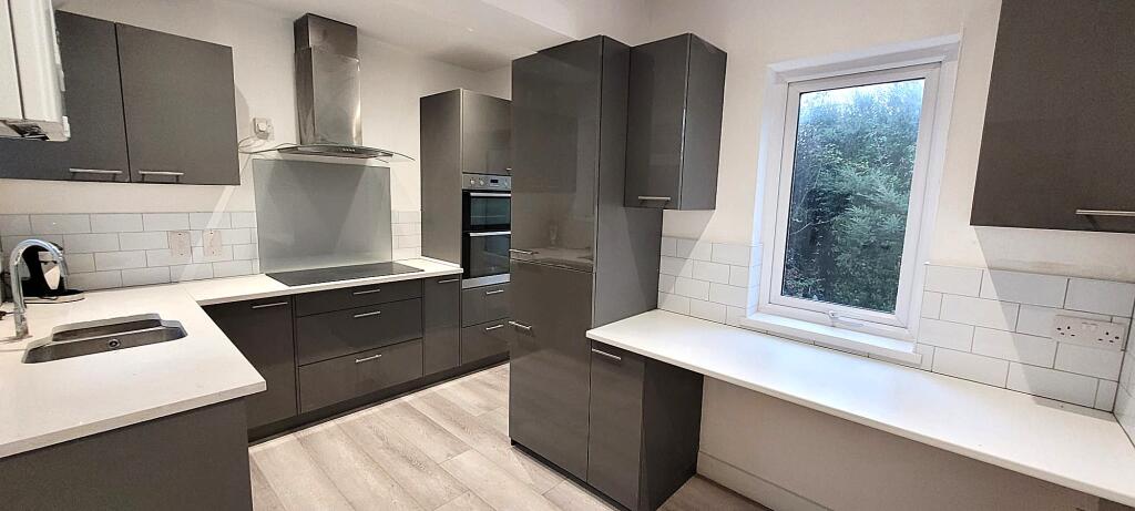 Main image of property: Lower High St, Shirehampton, BRISTOL, BS11 0AB