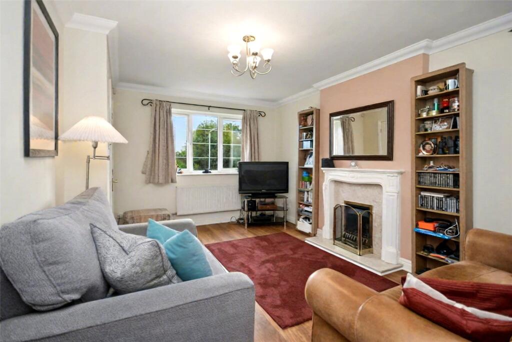 St. Benedicts Drive, Leeds, West Yorkshire photo 2