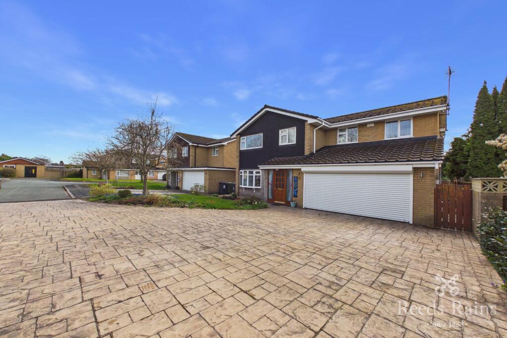 Main image of property: Thirlmere Close, Holmes Chapel, Crewe, Cheshire, CW4