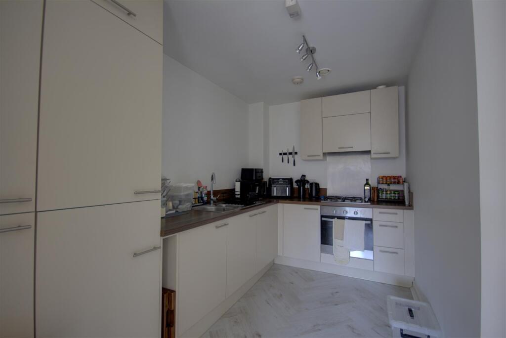 Apartment in Tonbridge - View 3