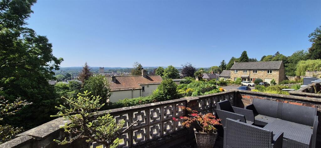 4-bed detached on Roper Court, Richmond, £425,000