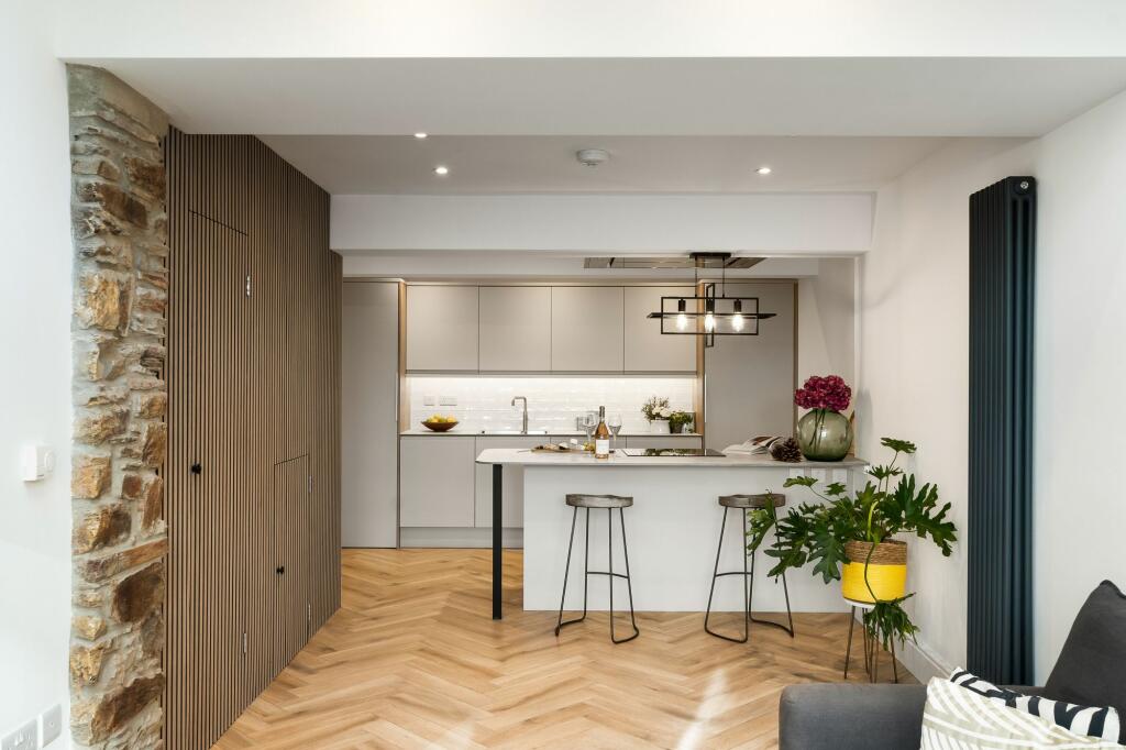 Main image of property: 100 Victoria Road, Dartmouth, Devon