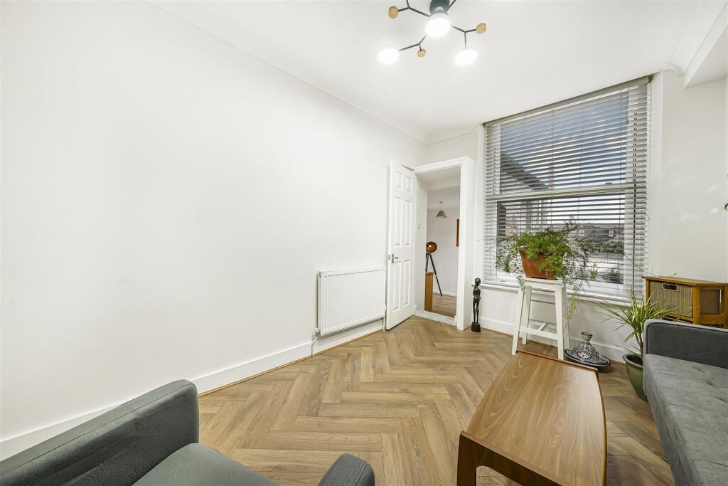 Station Road, North Chingford E4 - View 3