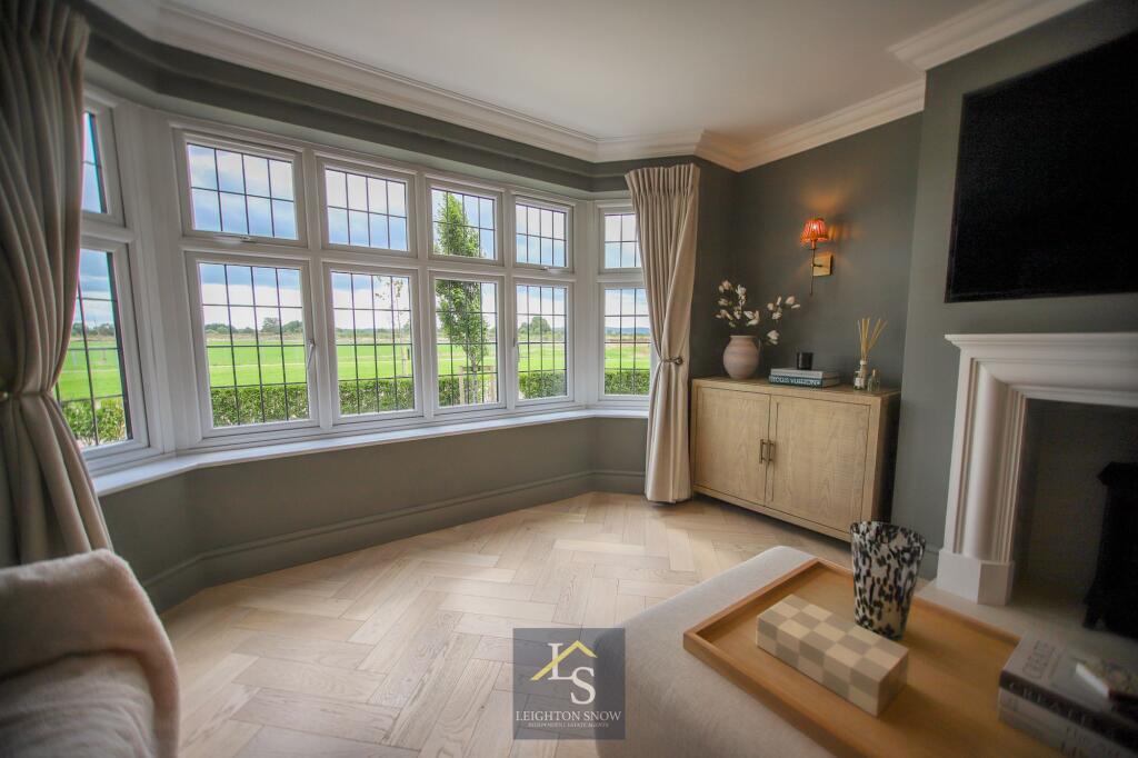 Orrell Crescent, Woodford, SK7 photo 4