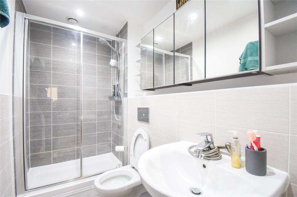 Apartment in Southall - View 3