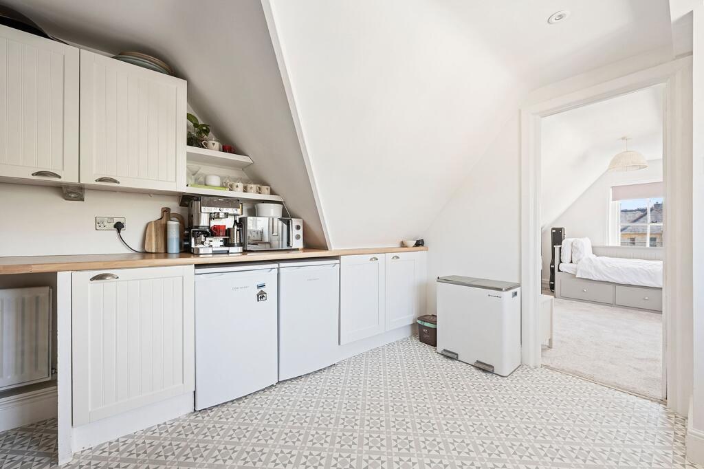 Apartment in Poole, Lower Parkstone - View 4