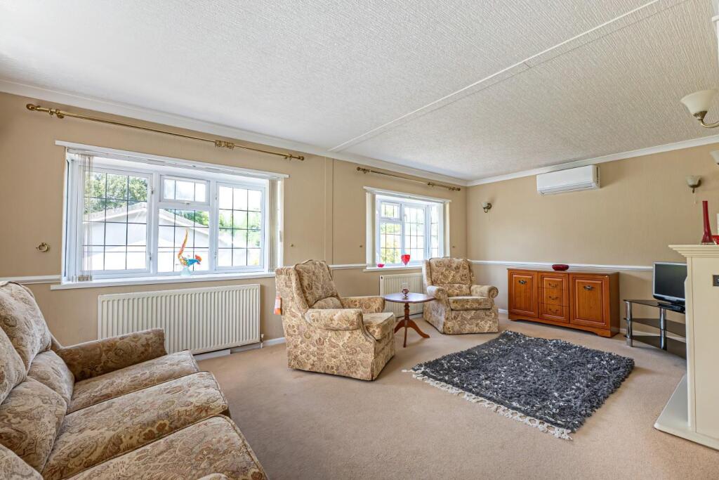 Chesham Road, Wigginton, Tring photo 3
