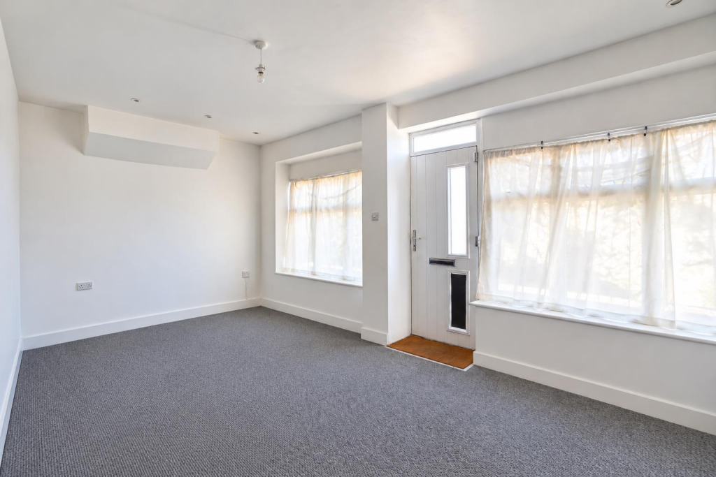Apartment in Southend-on-Sea - View 3