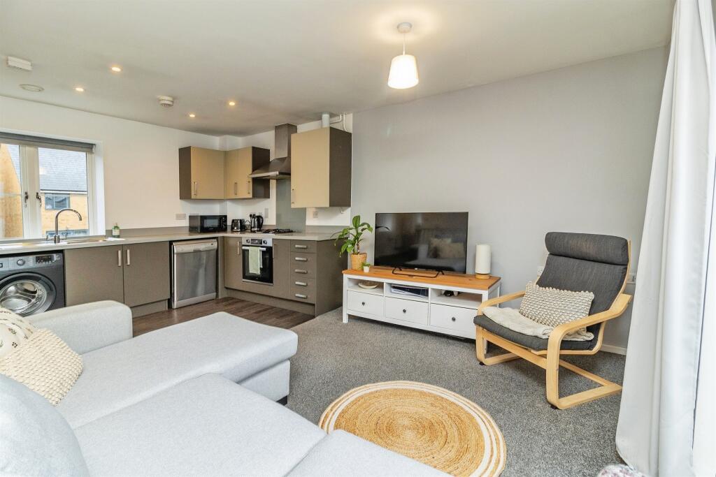 Antonia Way, Brooklands, MILTON KEYNES photo 3