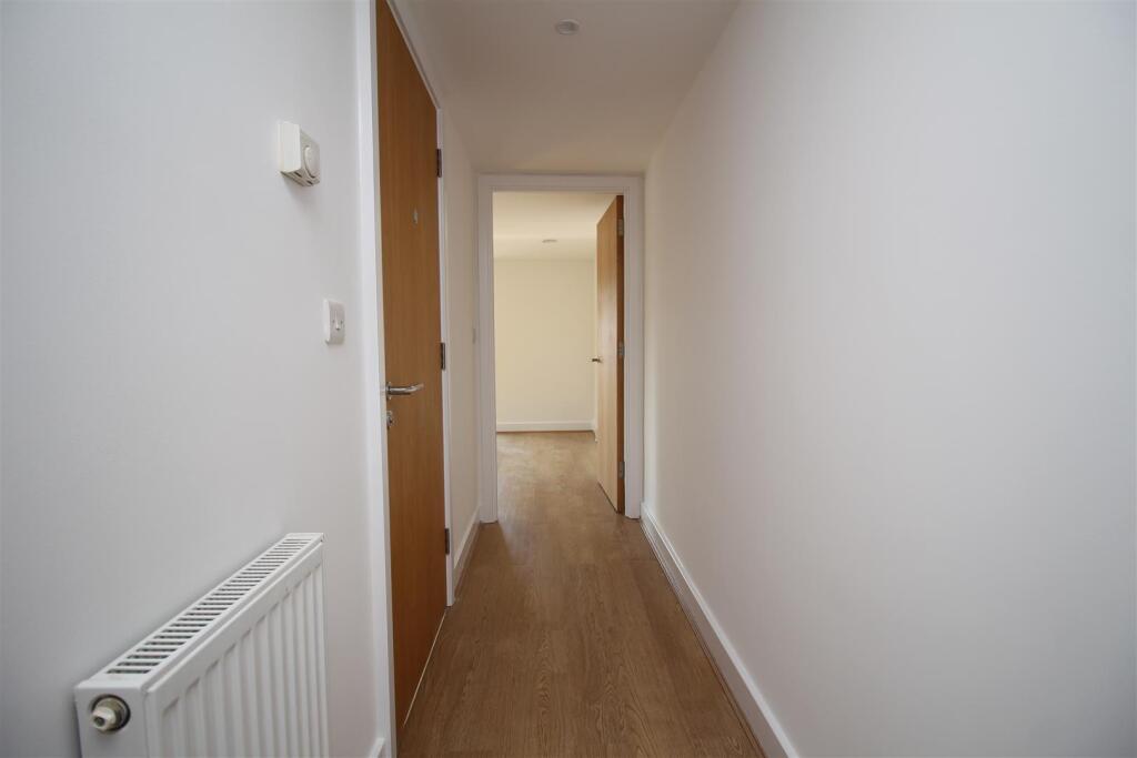 Apartment in Canterbury, Wincheap Industrial Estate, Wincheap - View 5