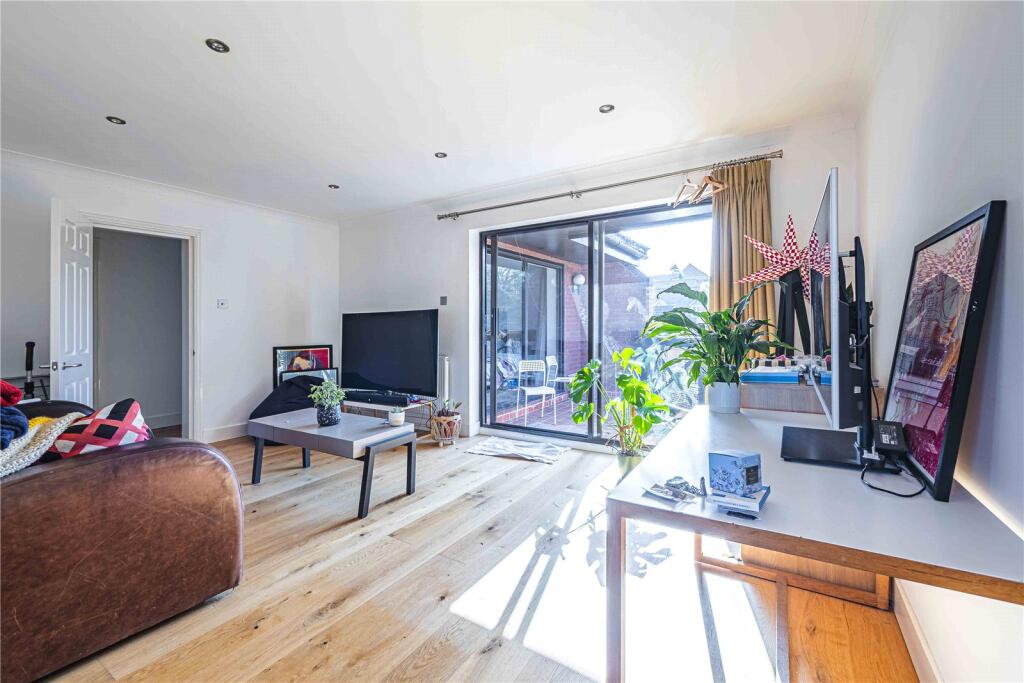 Main image of property: Tweed Close, Berkhamsted, Hertfordshire, HP4