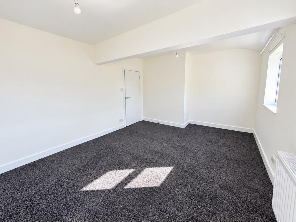House in Bradford, Fairweather Green, Scholemoor - More