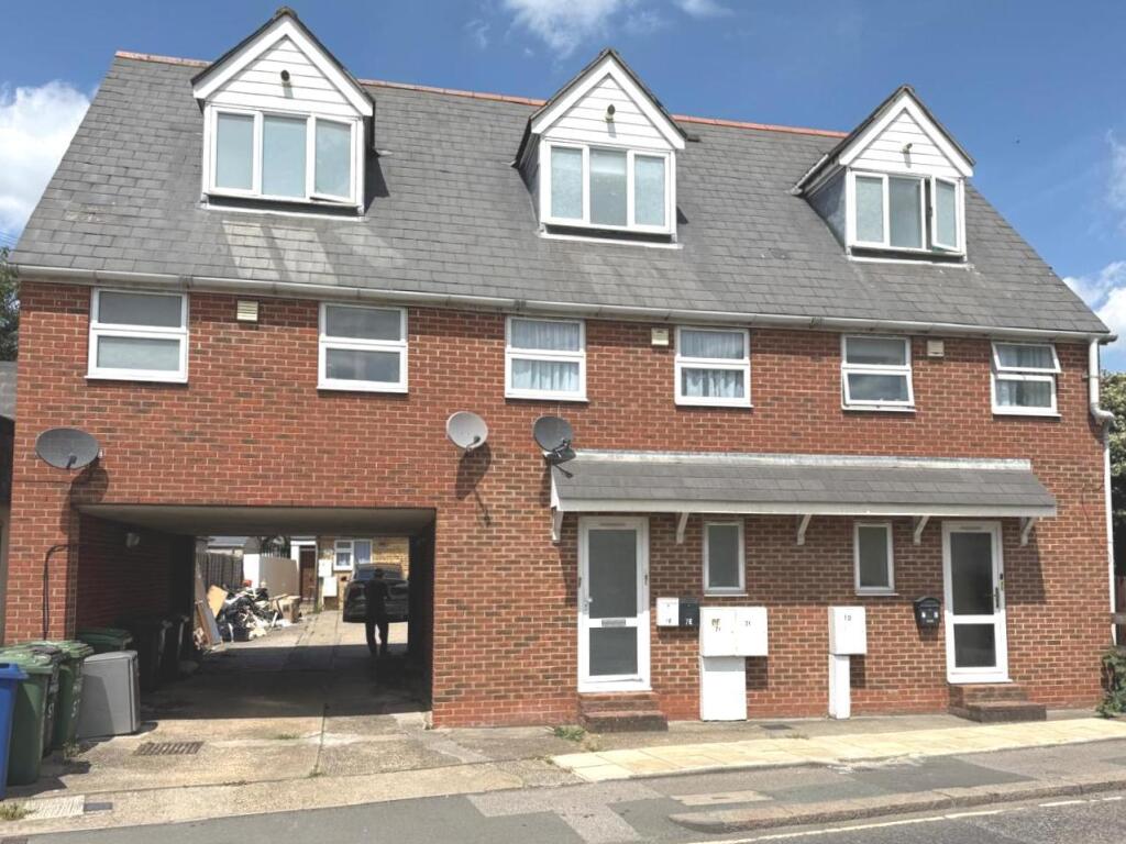 Main image of property: High Street, Aveley, South Ockendon
