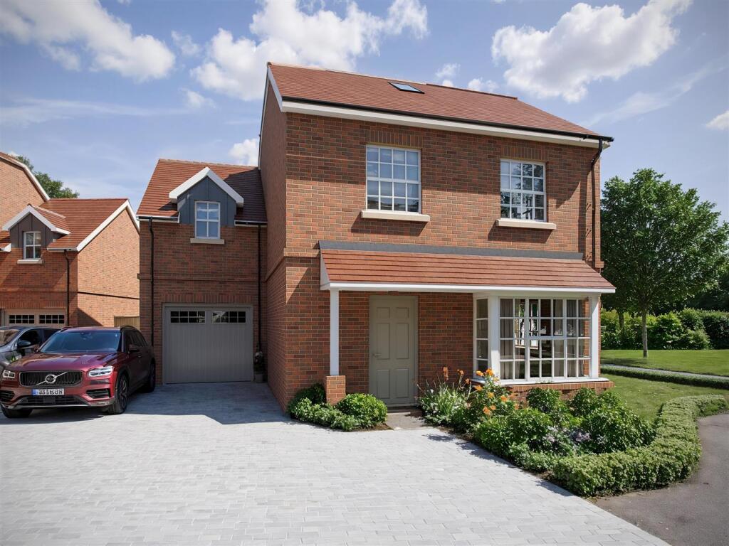 4-bed detached on The Lakes, Swanmore, £695,000