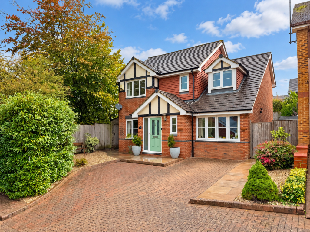 4-bed detached on Emperor Close, Berkhamsted, £800,000