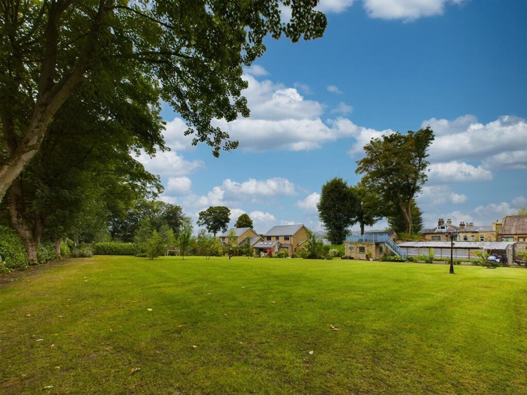 The Ridings, 57, Hullen Edge Lane, Hullen Edge, HX5 0QS photo 4