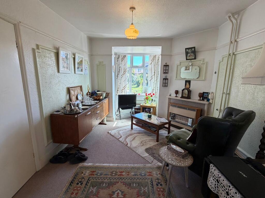 Buckingham Avenue, Feltham, TW14 photo 3
