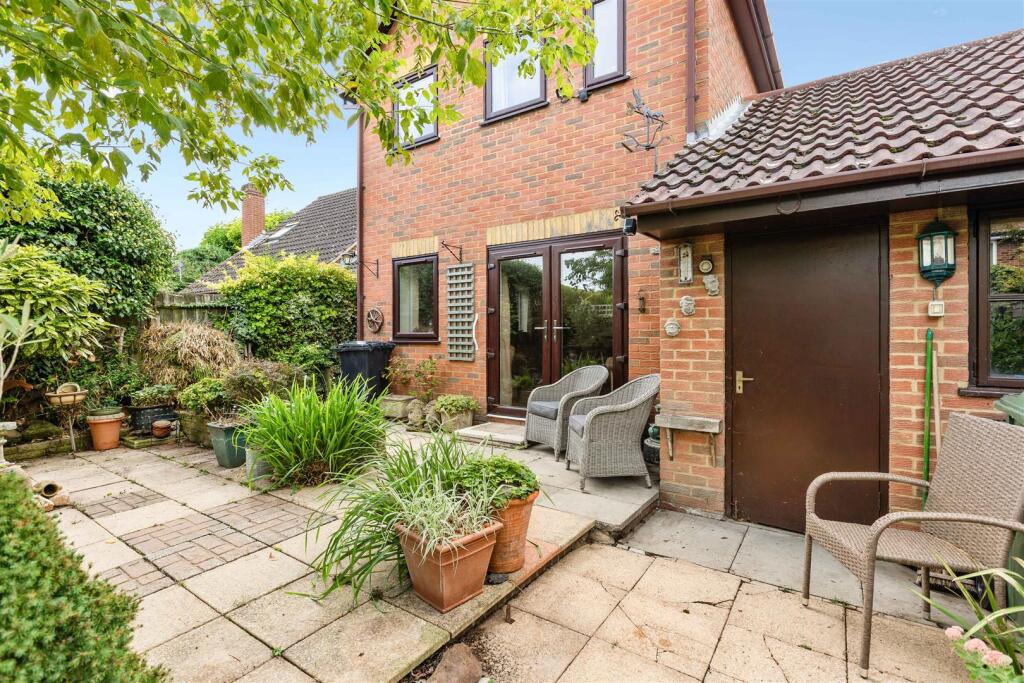 House in Stevenage, Stotfold - View 2