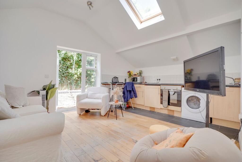 Apartment in East Hertfordshire, Hockerill, Bishop's Stortford - More