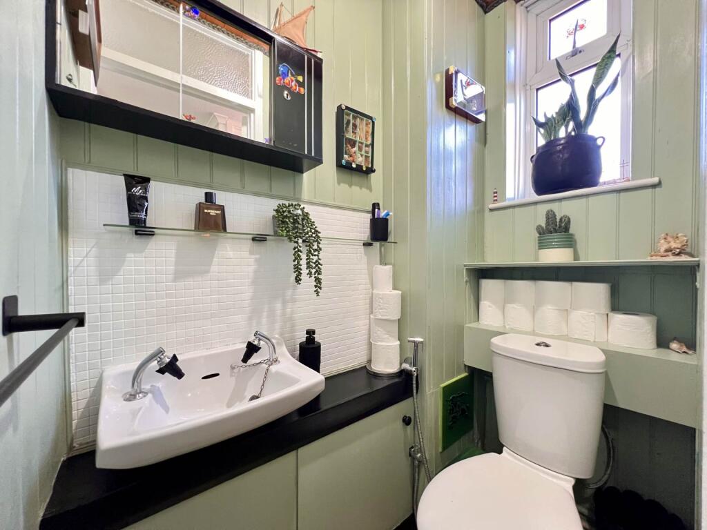 Apartment in London, Canning Town - More