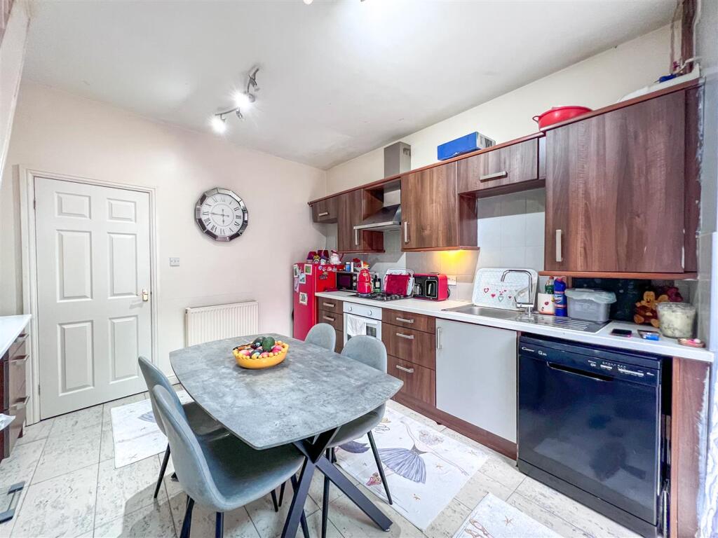 House in Staffordshire Moorlands, Leek - View 5