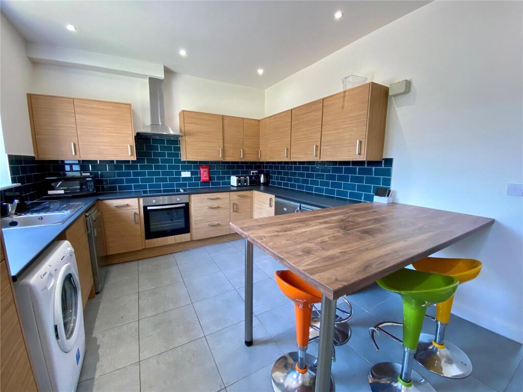 Main image of property: 24 Victoria Street, Huddersfield, HD5