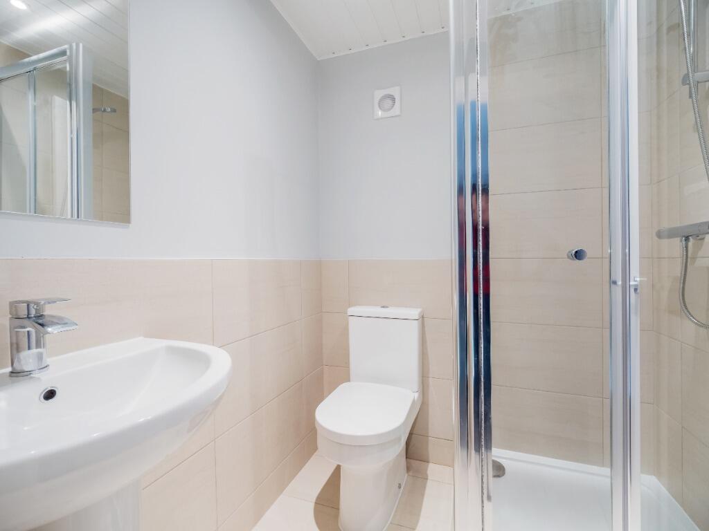 5 bedroom terraced house for rent