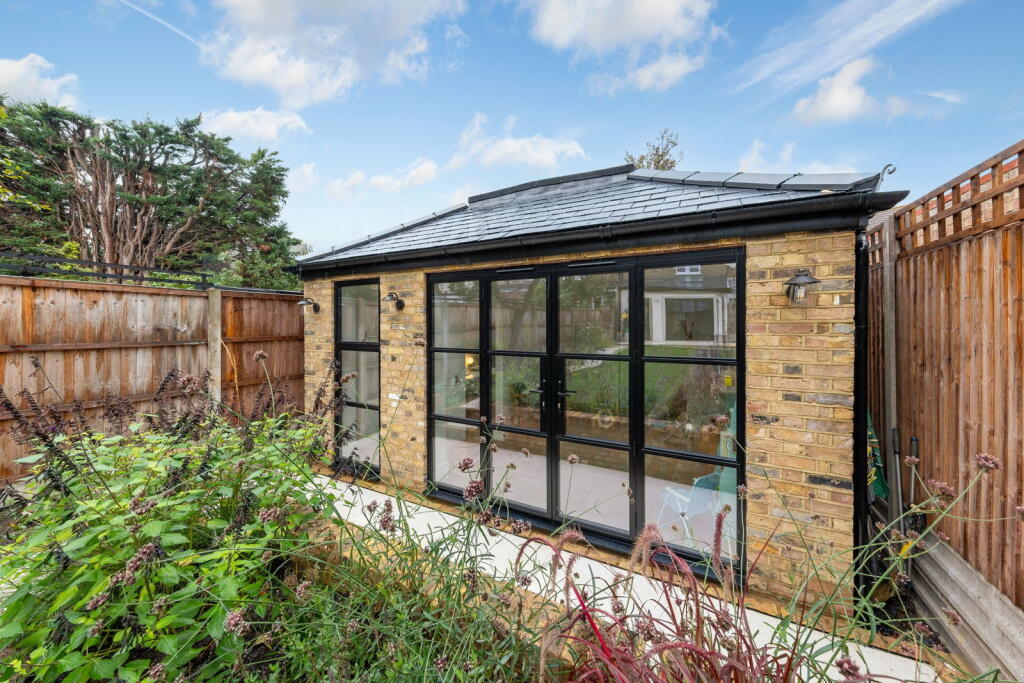 House in Twickenham - More