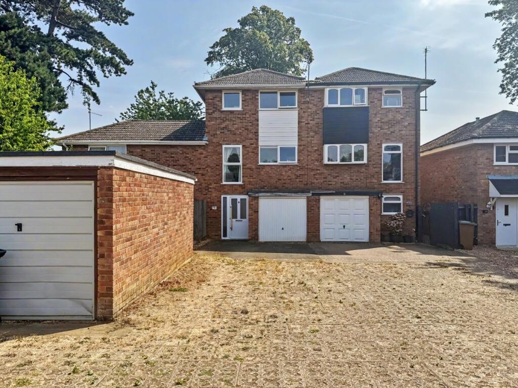 Main image of property: 5 Regency Close, Weedon, NN7 4PD