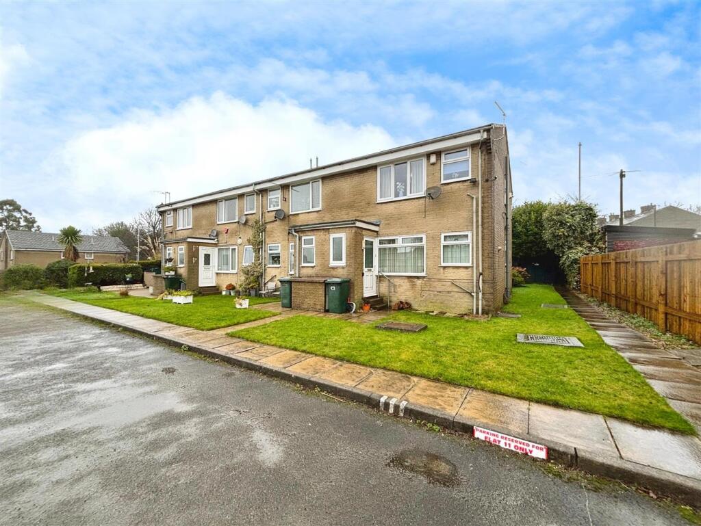 1-bed flat on Hatton Close, Bradford, BD6 1JS, £50,000