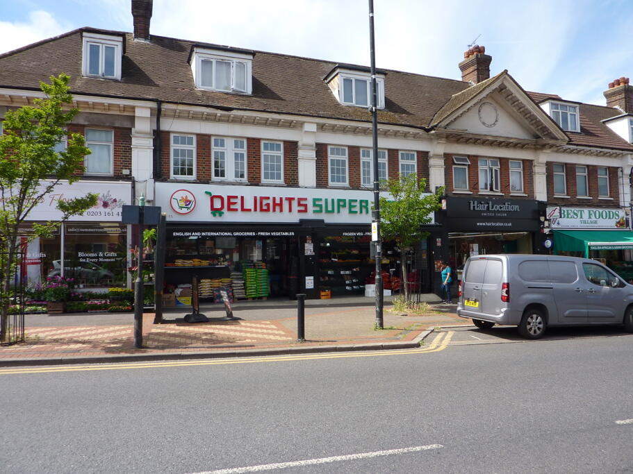 Main image of property: FLAT 2 2 The Market Service Road Carshalton SM5 1AN