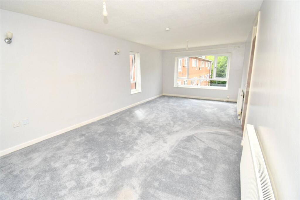 Apartment in Wirral, Liverpool City Region - View 2