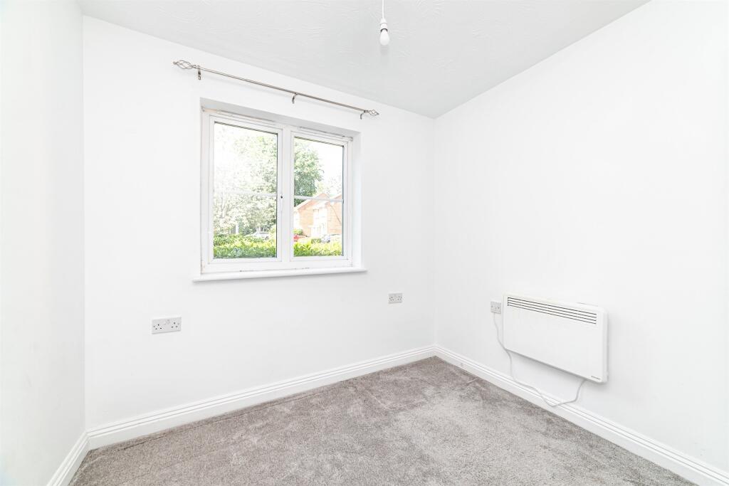 Apartment in Basingstoke and Deane, Old Basing and Lychpit - More