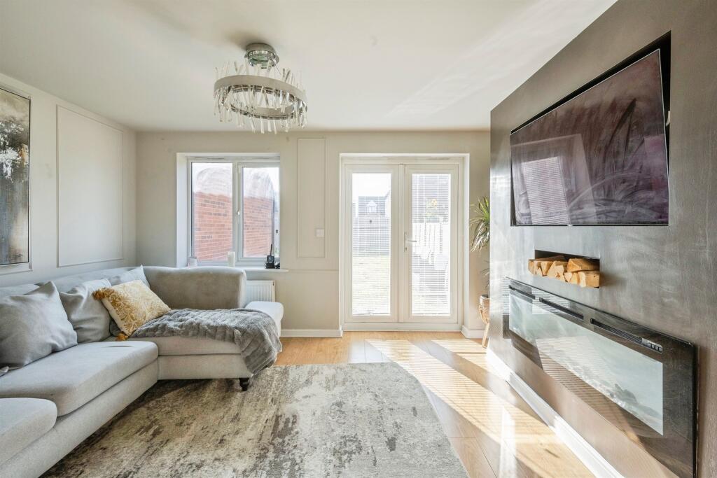 House in Doncaster, Thorne - More